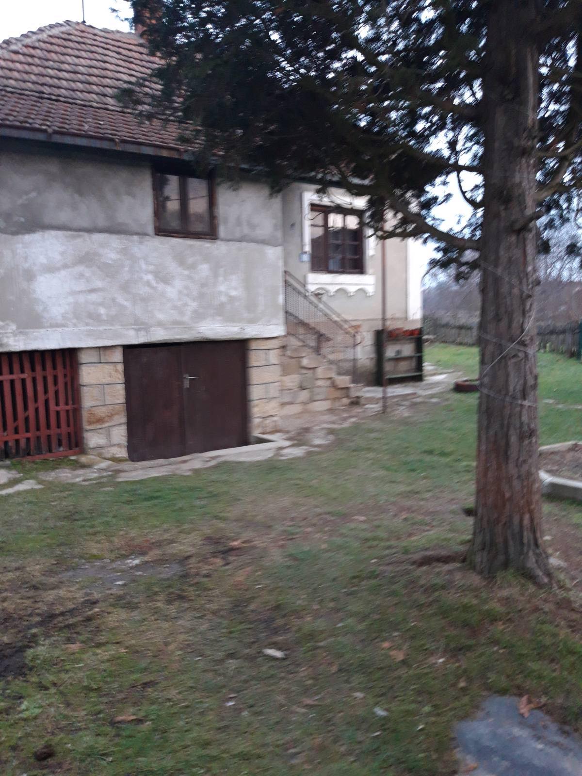 Na prodaju kuća u mestu Mali Crljeni