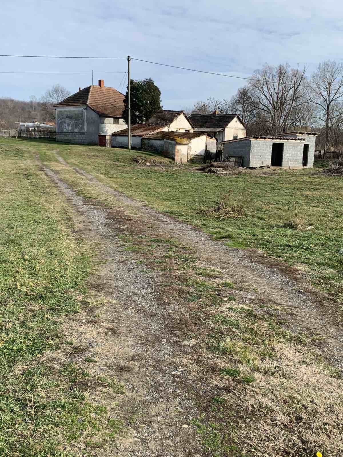 Na prodaju kuća u mestu Mali Crljeni