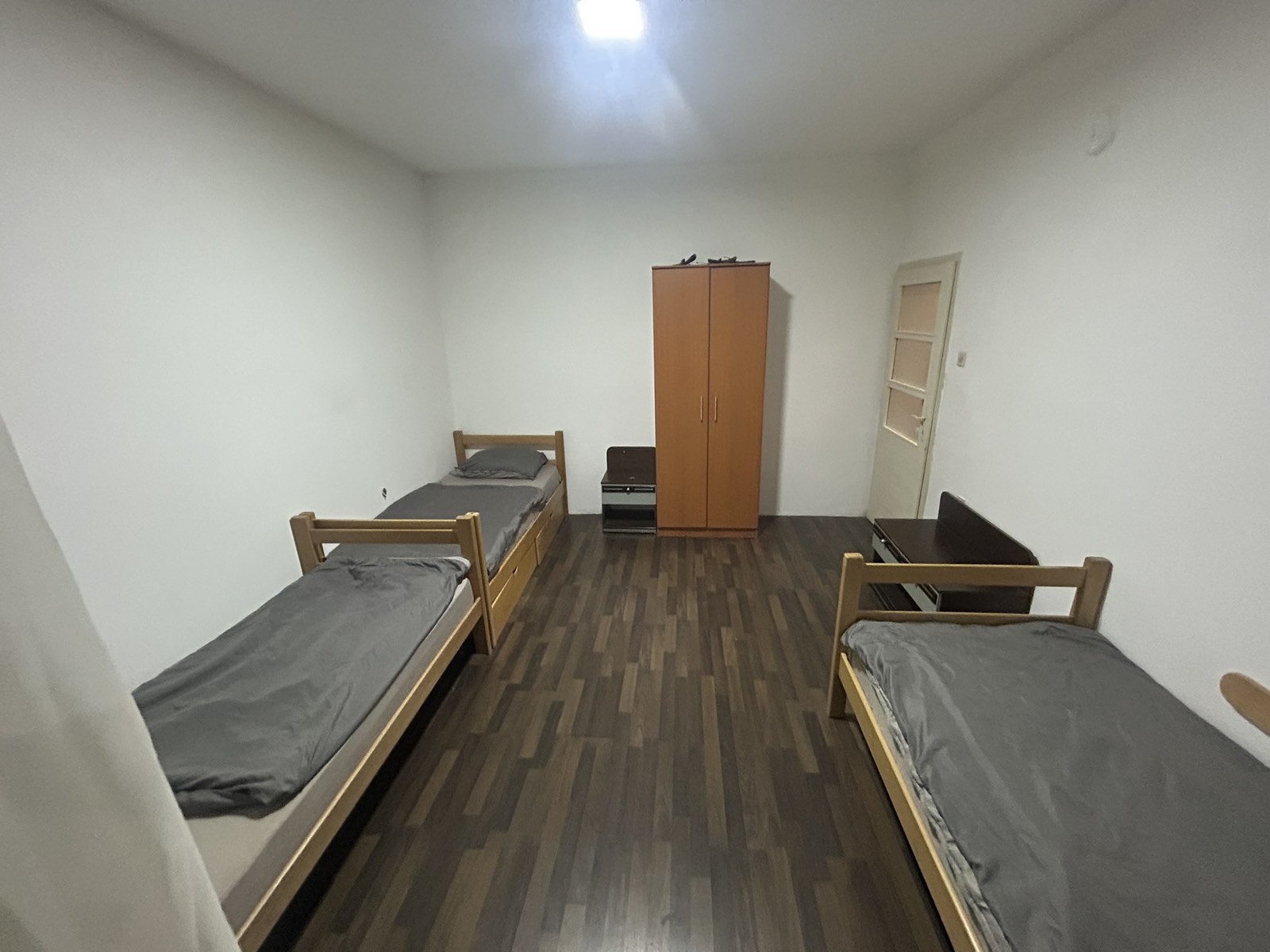 Izdajem smestaj za radnike Dobanovci - Surcin