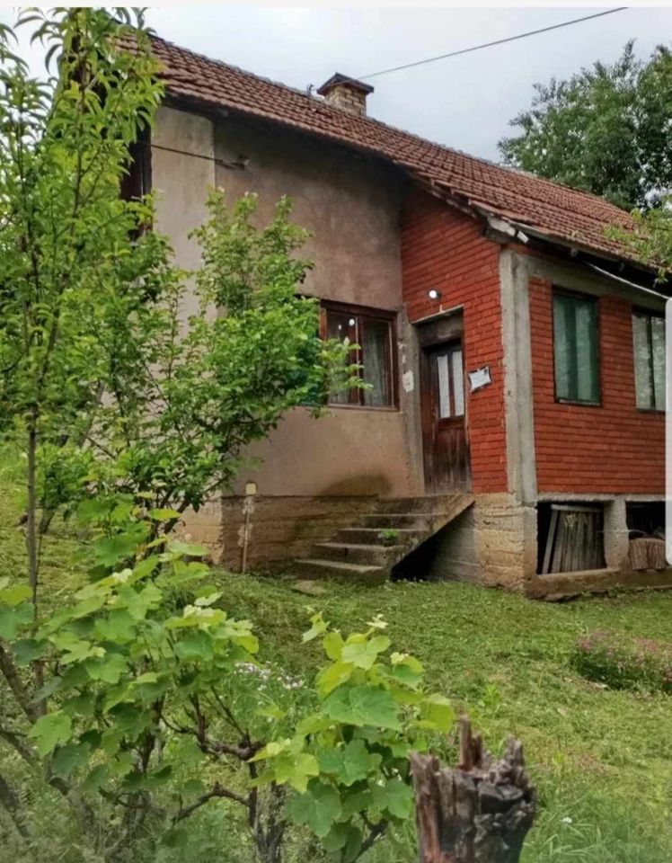 Prodajem kucu sa pogledom na Oplenac.