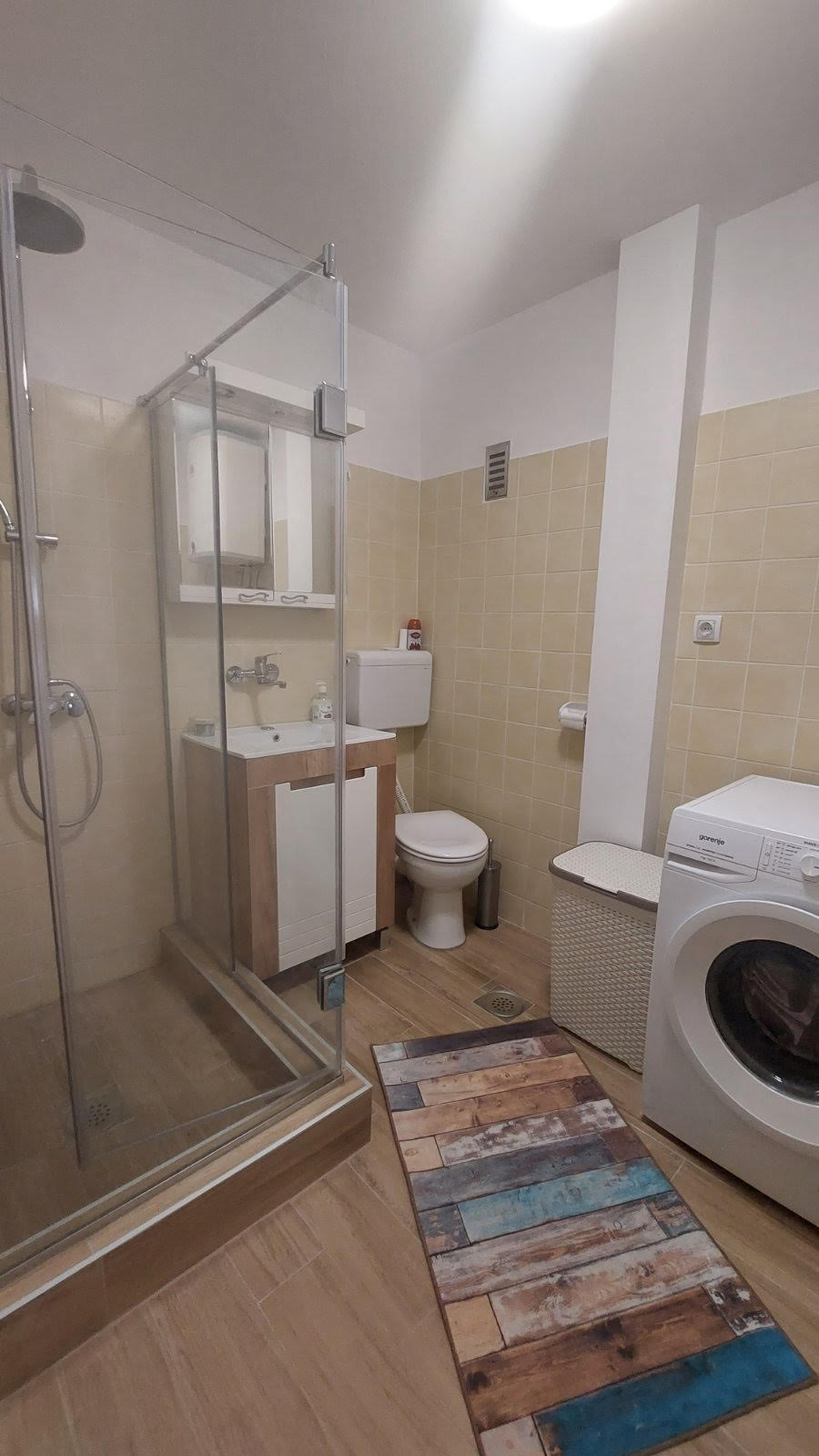 Izdajem namešten trosoban stan u ulici Pere Segedinca na Novom Beogradu