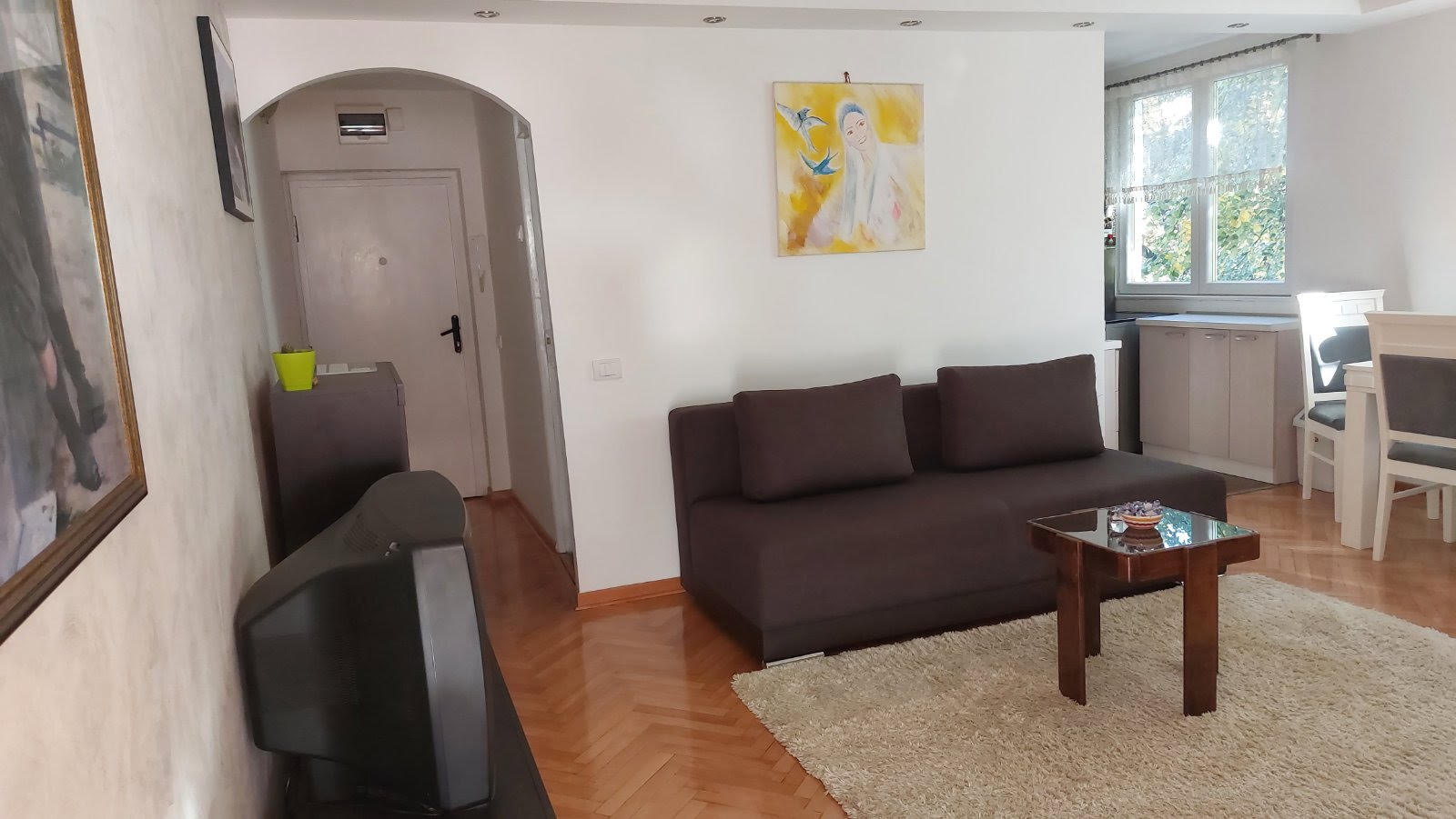 Izdajem namešten trosoban stan u ulici Pere Segedinca na Novom Beogradu