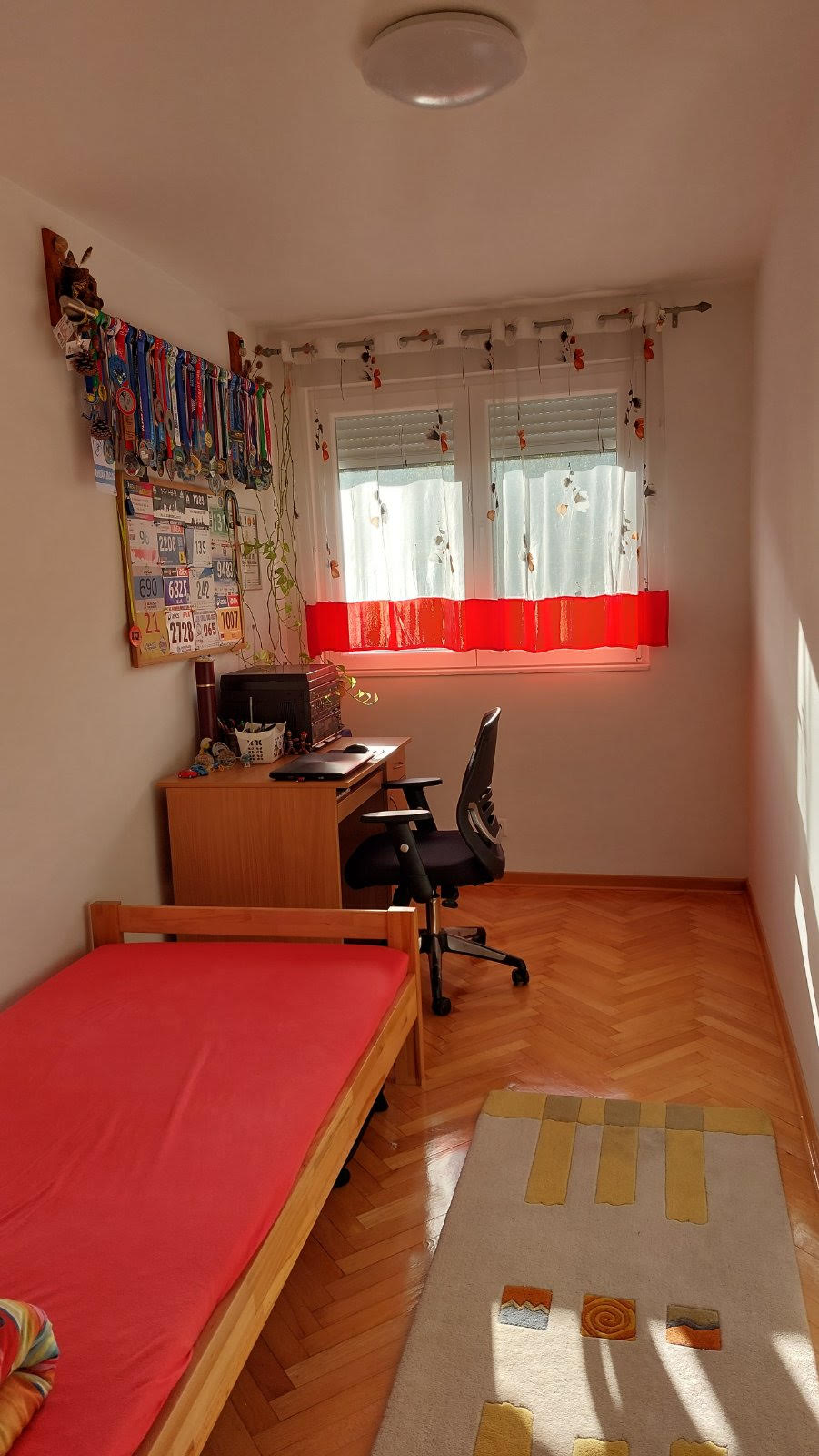 Izdajem namešten trosoban stan u ulici Pere Segedinca na Novom Beogradu
