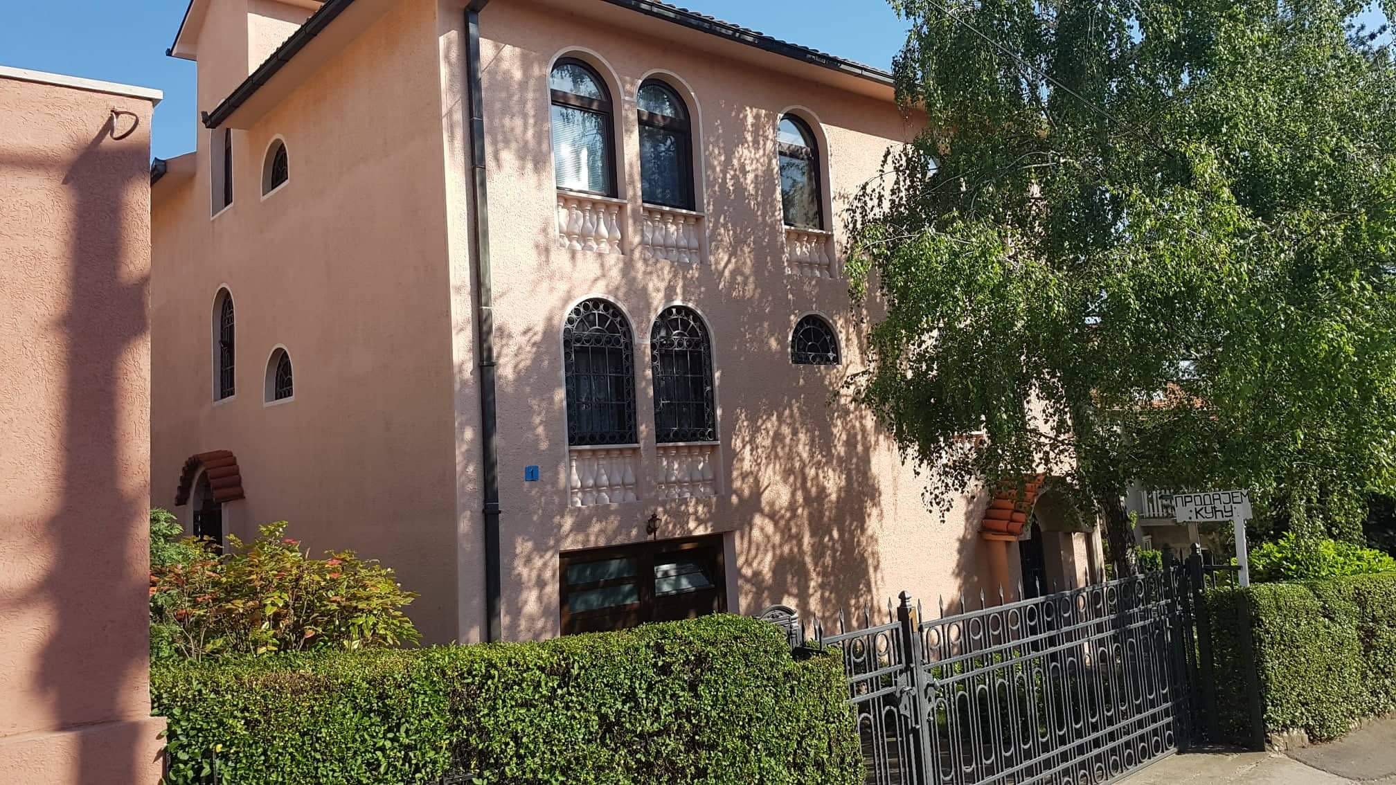 Vlasnik prodaje kucu u Kaludjerici ili zamena za stan