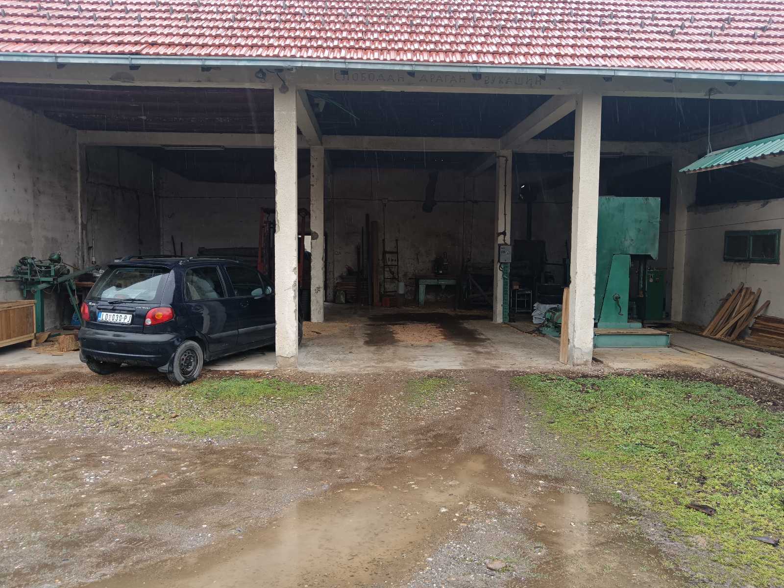 Plac i objekat u zakup - Loznica