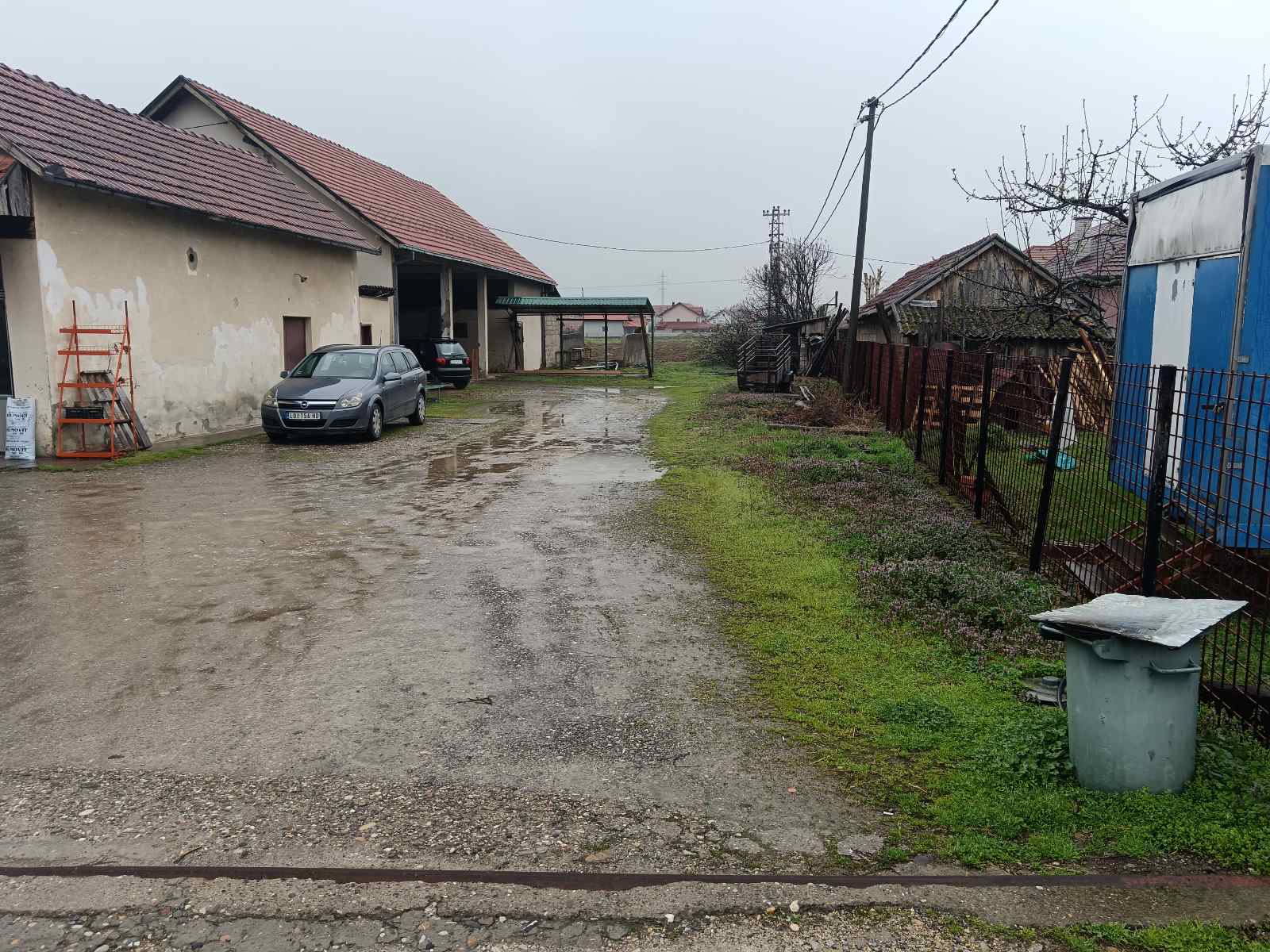 Plac i objekat u zakup - Loznica
