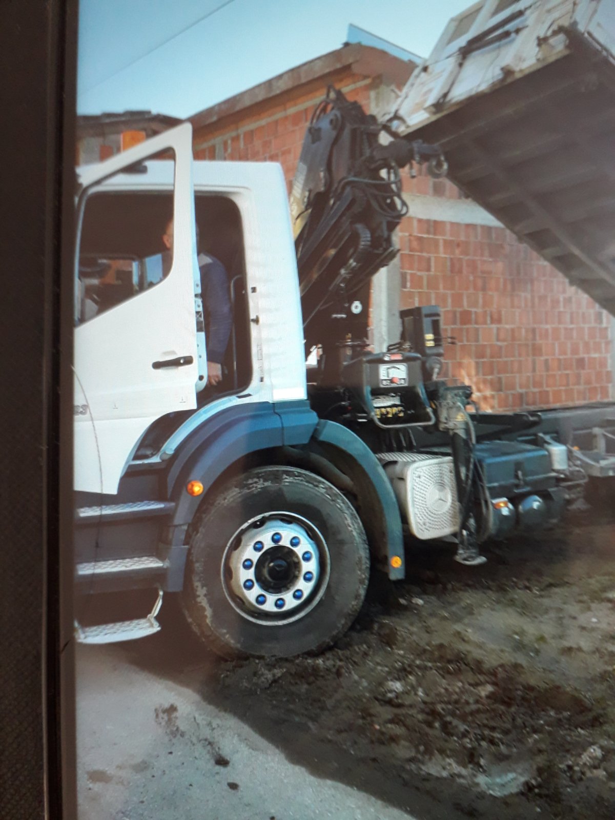 Prodajem kamion Mercedes Benz Atego 1823L/4X2, Kiper sa kranom